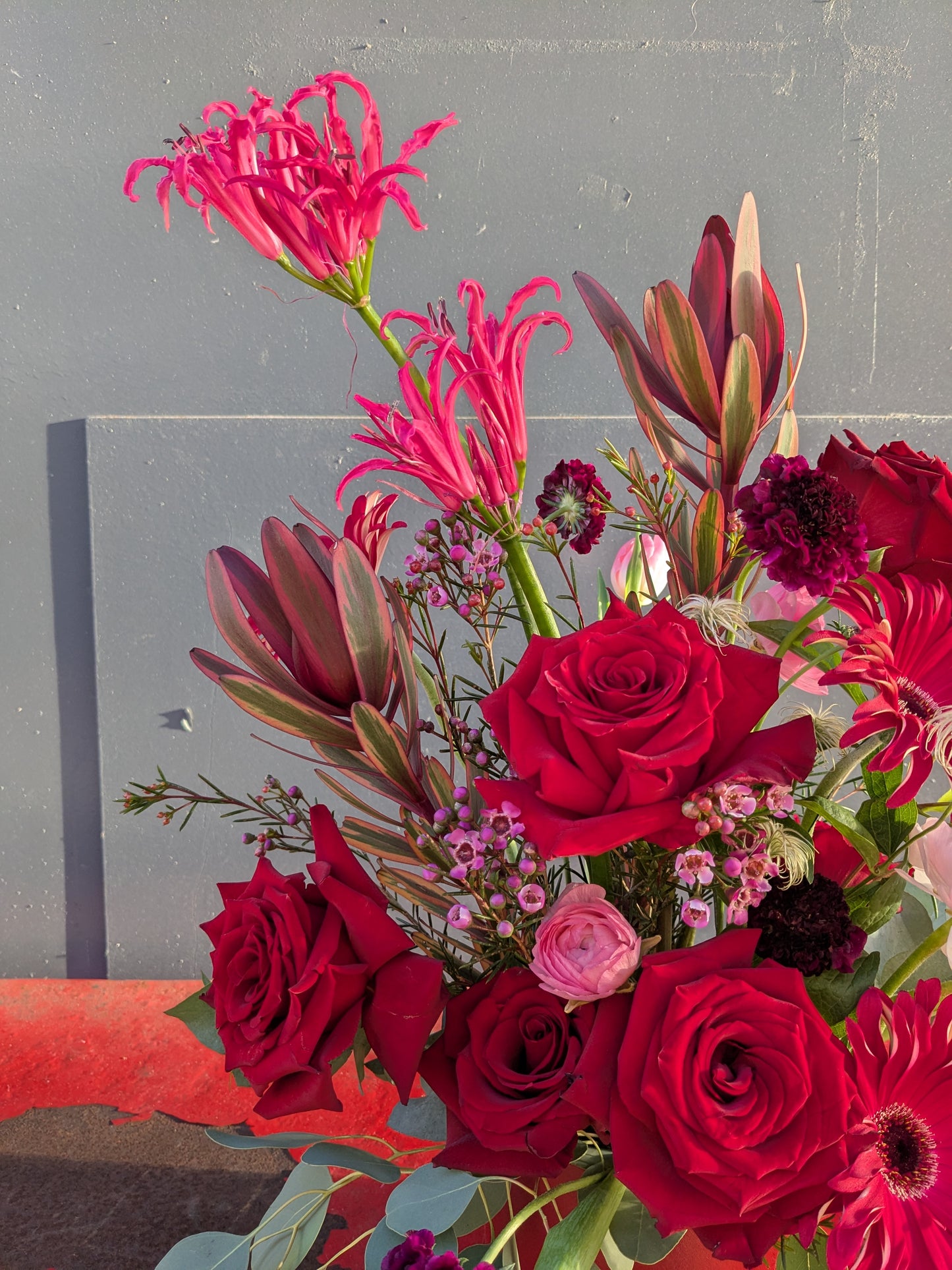 Luxury Romantic Hat Box Arrangement with Roses
