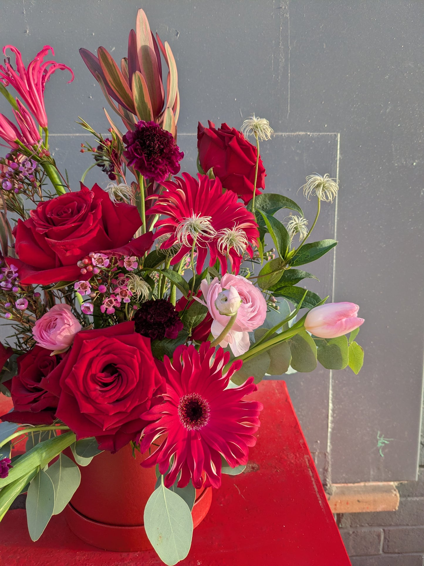 Luxury Romantic Hat Box Arrangement with Roses